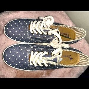 NWT Margaritaville Women’s Canvas Sneakers Denim & Polka Dots size 11